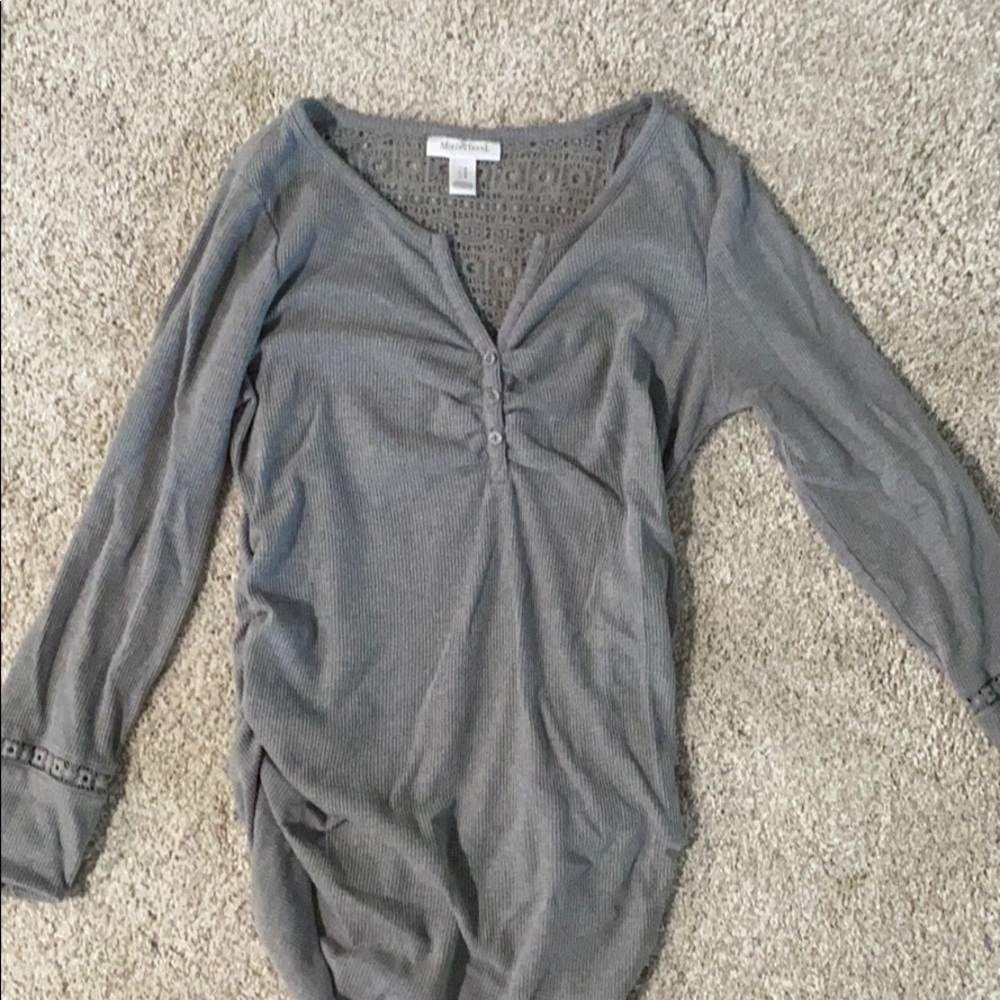 Maternity long sleeve shirt with cute back